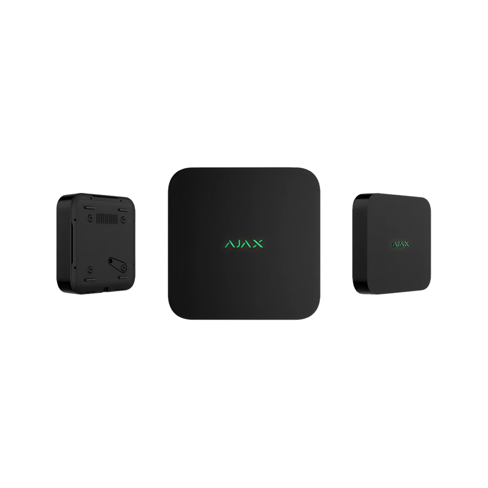 Tre svarta Ajax-smarthemsenheter, sedd framifrån, bakifrån och från sidan på svart bakgrund.